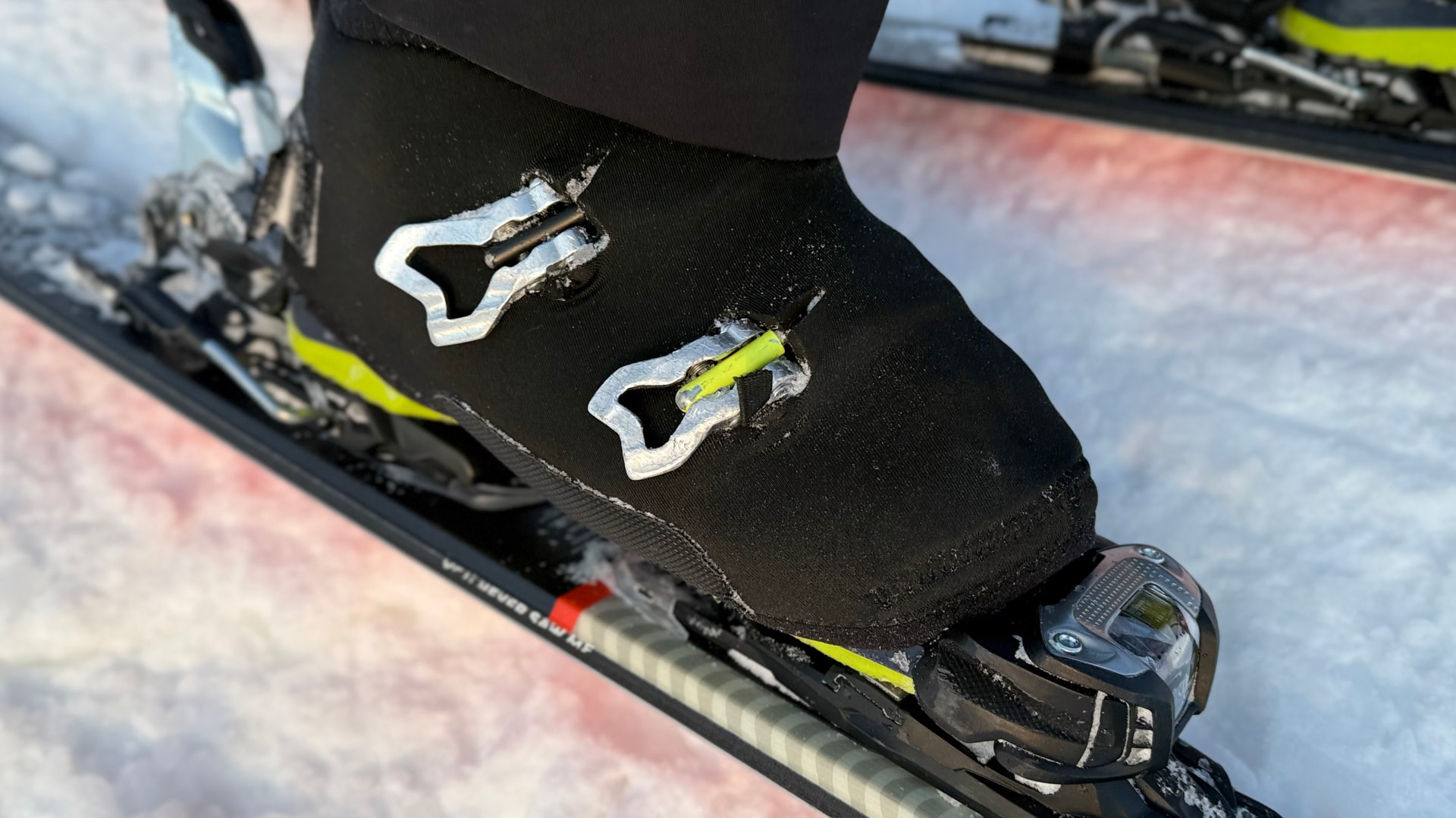Frostguard pjäxvärmare monterad på en skidpjäxa